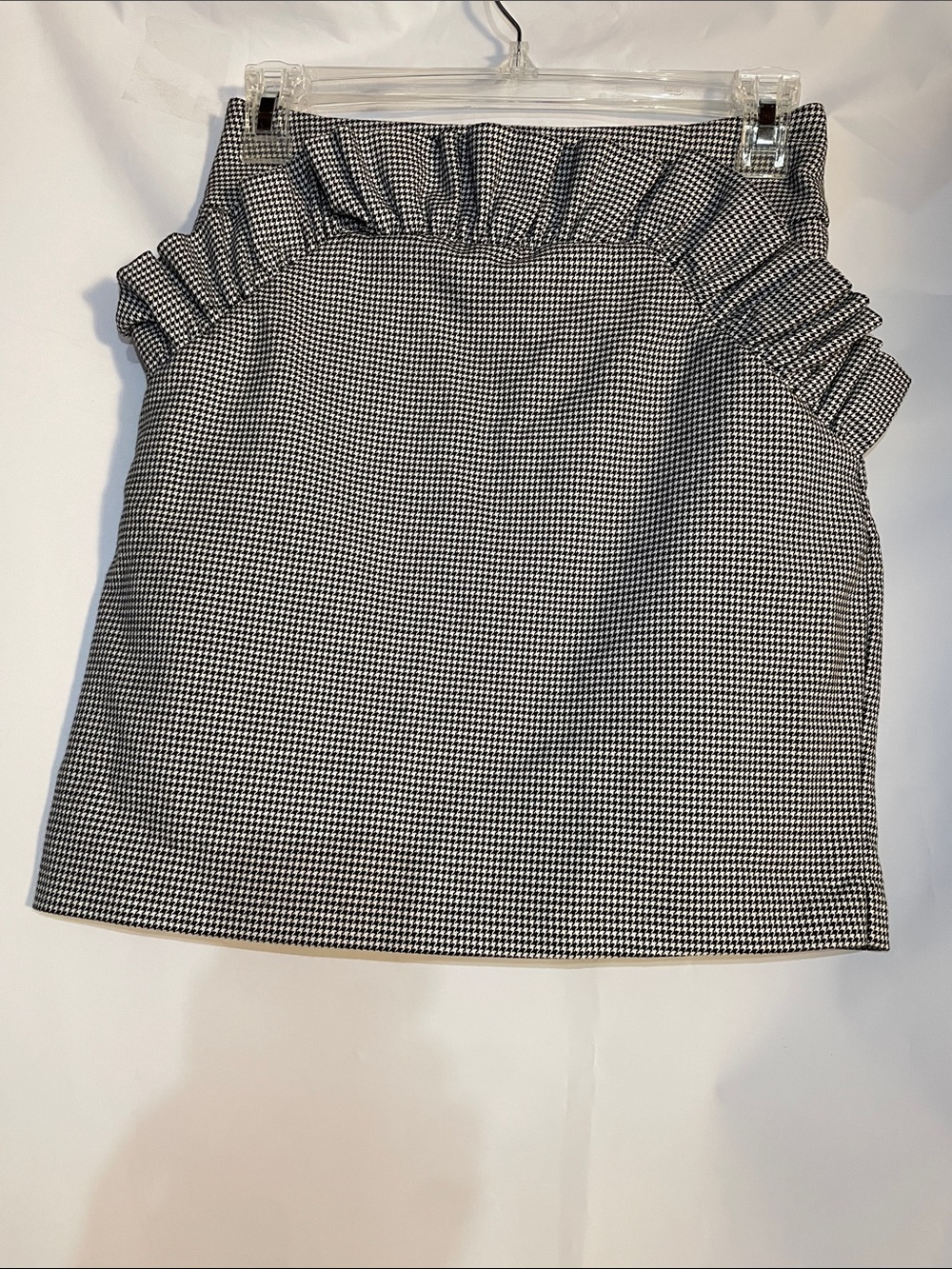 H&M Black & White Ruffled Houndstooth Mini Skirt, size 4